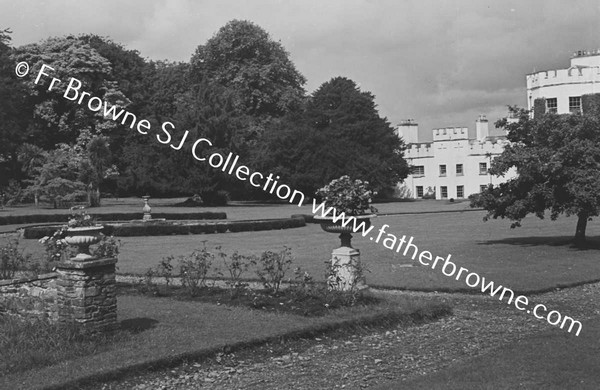 GLIN CASTLE  GARDEN WITH CASTLE